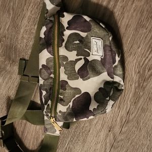 Camo Herschel fanny pack